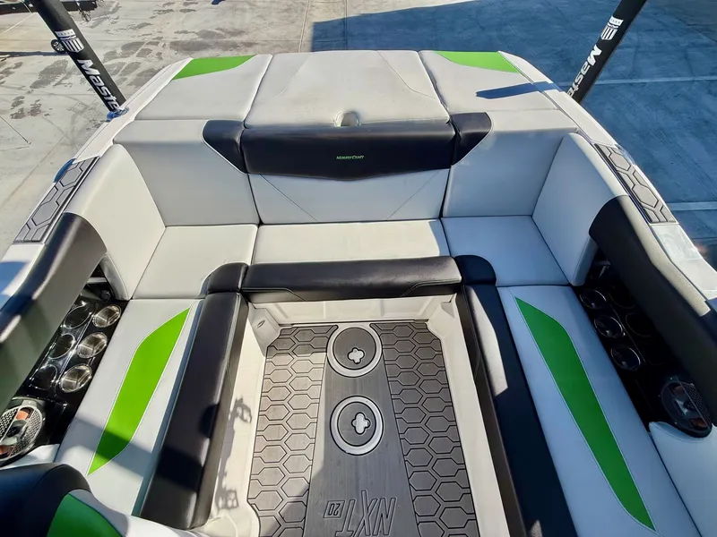 Slide: The Image of MasterCraft NXT20 2021 - 7