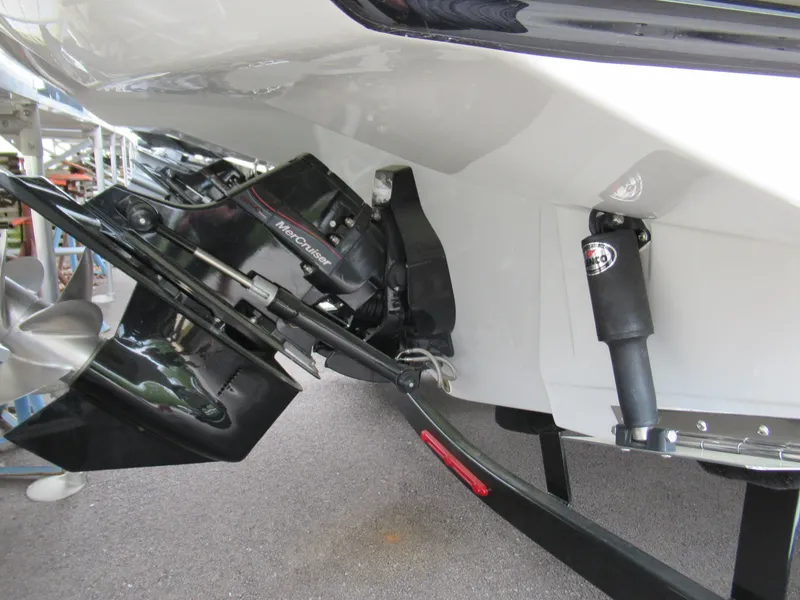 Slide: The Image of Crownline Boats 270 SS 2023 - 13