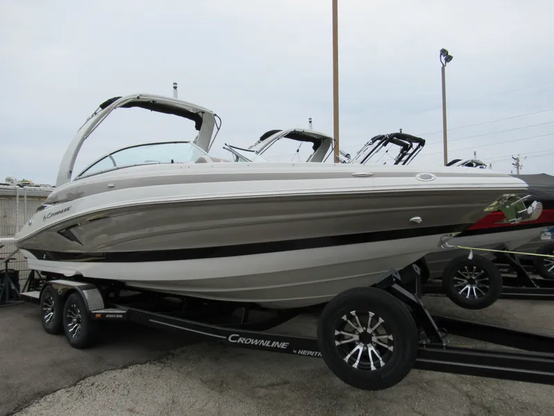 Slide: The Image of Crownline Boats 270 SS 2023 - 14