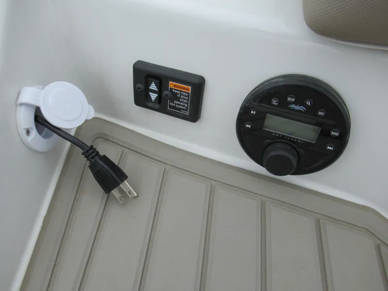 Slide: The Image of Crownline Boats 270 SS 2023 - 16