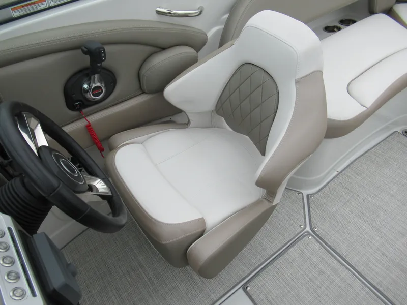 Slide: The Image of Crownline Boats 270 SS 2023 - 18