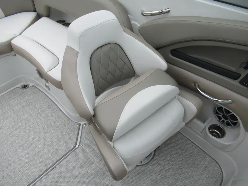 Slide: The Image of Crownline Boats 270 SS 2023 - 7