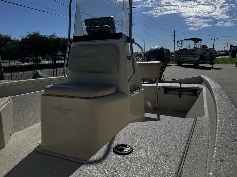 Slide: The Image of Xpress Hyper-Lift Bay Series H20B 2017 - 12