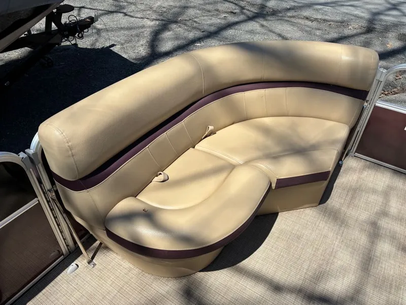 Slide: The Image of South Bay 200 Series 220CR 2.0 2019 - 4