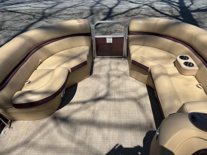 Slide: The Image of South Bay 200 Series 220CR 2.0 2019 - 6