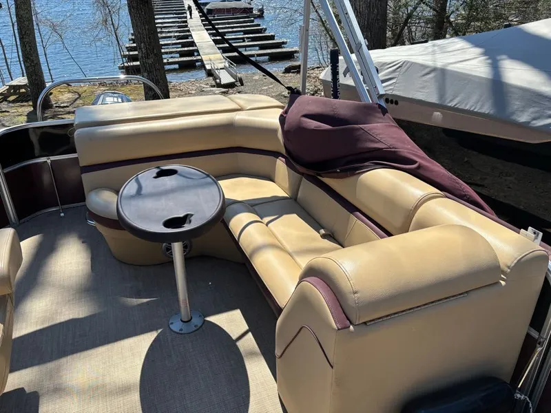 Slide: The Image of South Bay 200 Series 220CR 2.0 2019 - 8