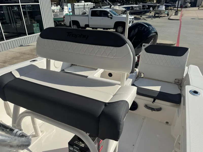 Slide: The Image of Bayliner Trophy 20CC 2026 - 14