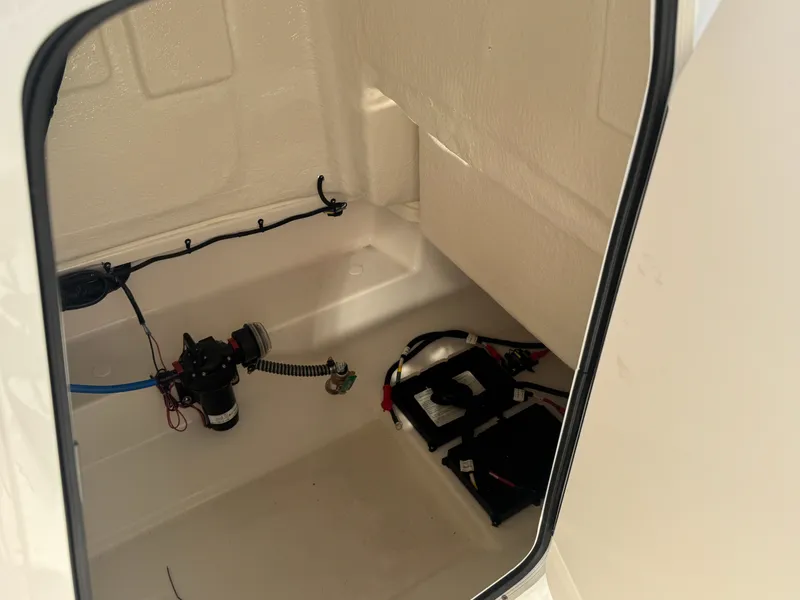 Slide: The Image of Bayliner Trophy 20CC 2026 - 19