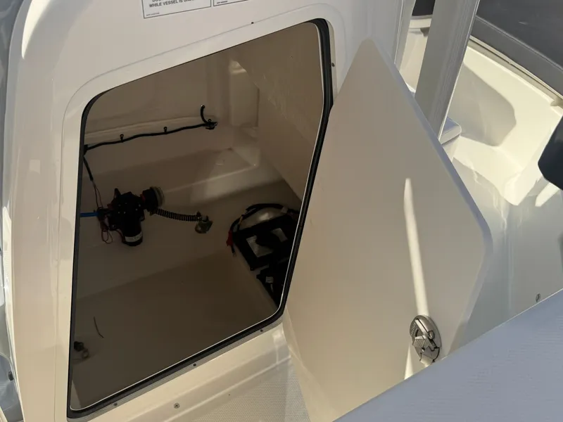 Slide: The Image of Bayliner Trophy 20CC 2026 - 20