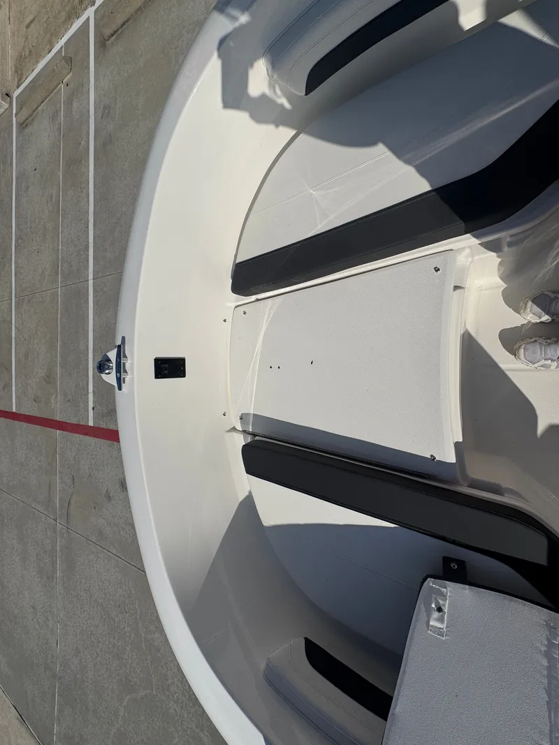 Slide: The Image of Bayliner Trophy 20CC 2026 - 24