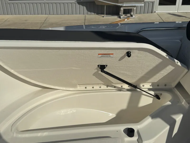 Slide: The Image of Bayliner Trophy 20CC 2026 - 26