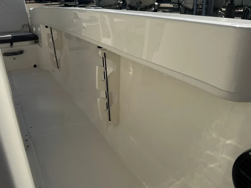 Slide: The Image of Bayliner Trophy 20CC 2026 - 27