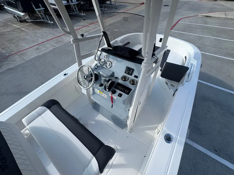 Slide: The Image of Bayliner Trophy 20CC 2026 - 31