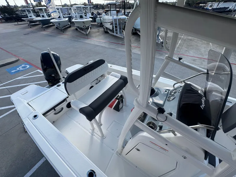 Slide: The Image of Bayliner Trophy 20CC 2026 - 33