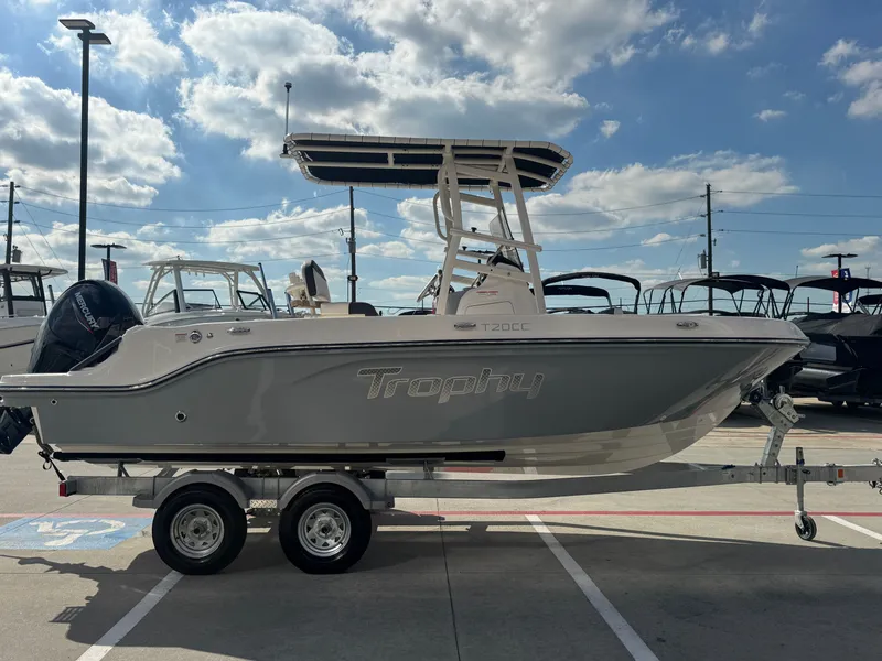 Slide: The Image of Bayliner Trophy 20CC 2026 - 35