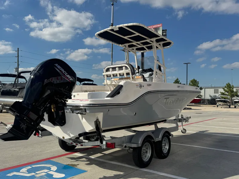 Slide: The Image of Bayliner Trophy 20CC 2026 - 36