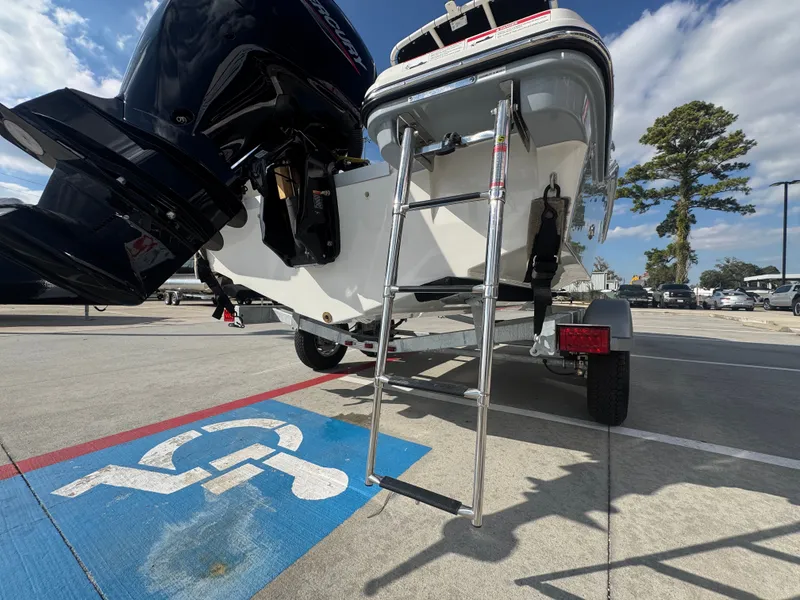 Slide: The Image of Bayliner Trophy 20CC 2026 - 7