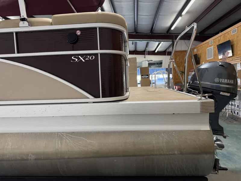 Slide: The Image of Bennington 20SLX 2016 - 14