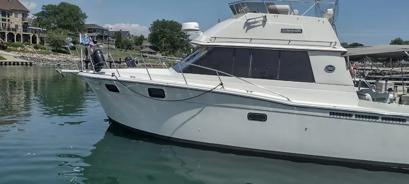 The Image of 1989 Carver 32 Convertible boat docked in harbor. - 0
