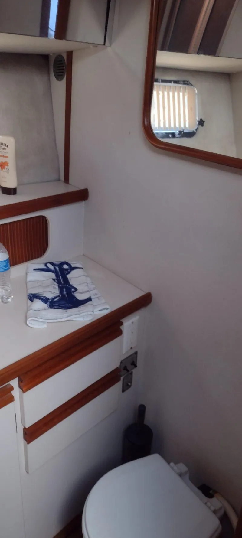 Slide: The Image of Interior of 1989 Carver 32 Convertible featuring bathroom. - 14