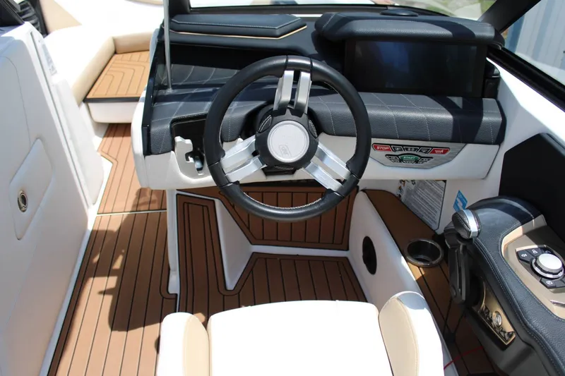 Slide: The Image of Nautique G25 2022 - 10