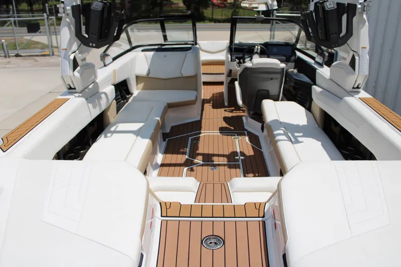 Slide: The Image of Nautique G25 2022 - 15