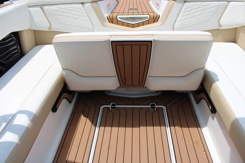 Slide: The Image of Nautique G25 2022 - 16