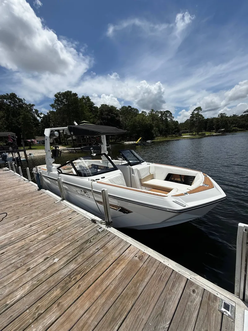 Slide: The Image of Nautique G25 2022 - 23