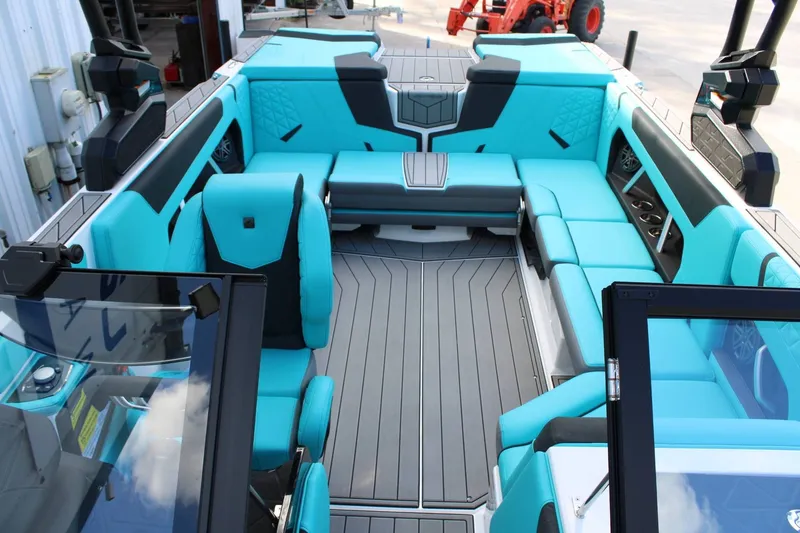 Slide: The Image of Nautique Super Air Nautique GS22 2026 - 13