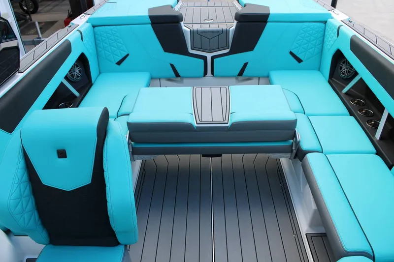 Slide: The Image of Nautique Super Air Nautique GS22 2026 - 14