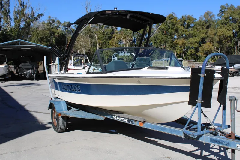 Slide: The Image of Nautique 2001 1986 - 3