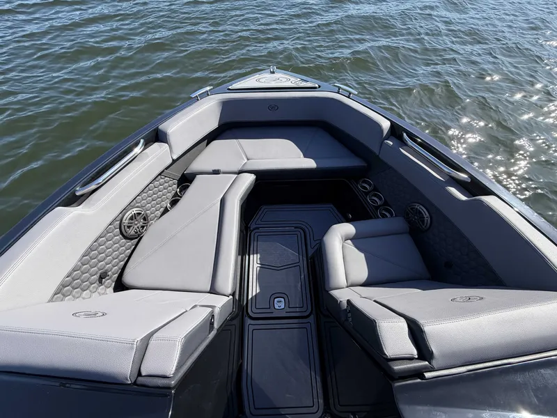 Slide: The Image of Cobalt R6 Surf 2026 - 14