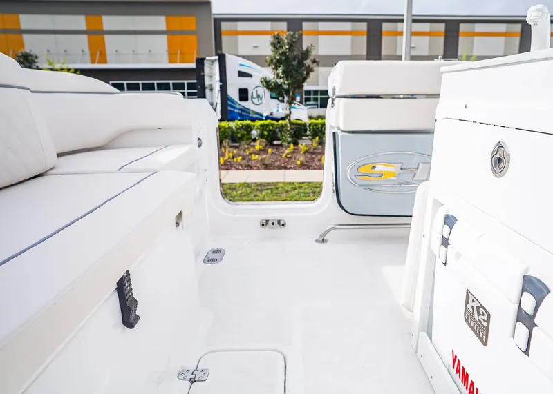 Slide: The Image of Sea Hunt Ultra 275 SE 2026 - 11