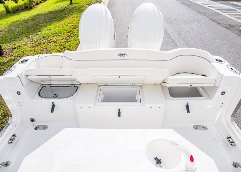 Slide: The Image of Sea Hunt Ultra 275 SE 2026 - 13