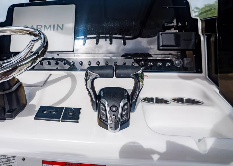 Slide: The Image of Sea Hunt Ultra 275 SE 2026 - 17