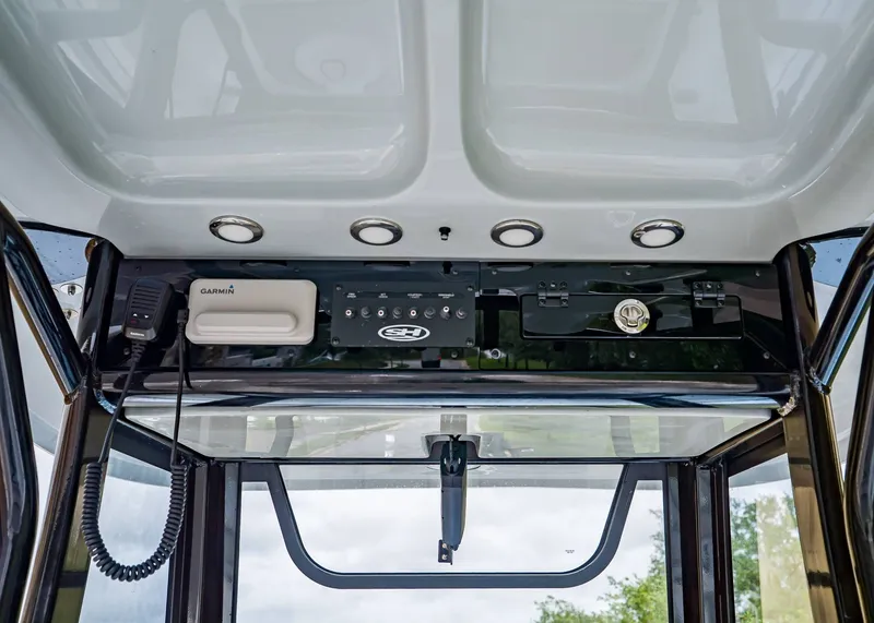 Slide: The Image of Sea Hunt Ultra 275 SE 2026 - 21