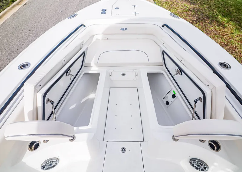 Slide: The Image of Sea Hunt Ultra 275 SE 2026 - 25