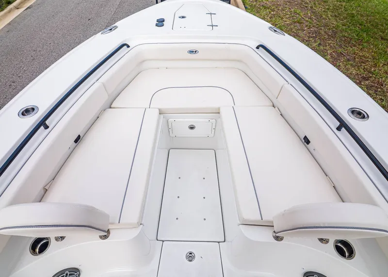 Slide: The Image of Sea Hunt Ultra 275 SE 2026 - 26