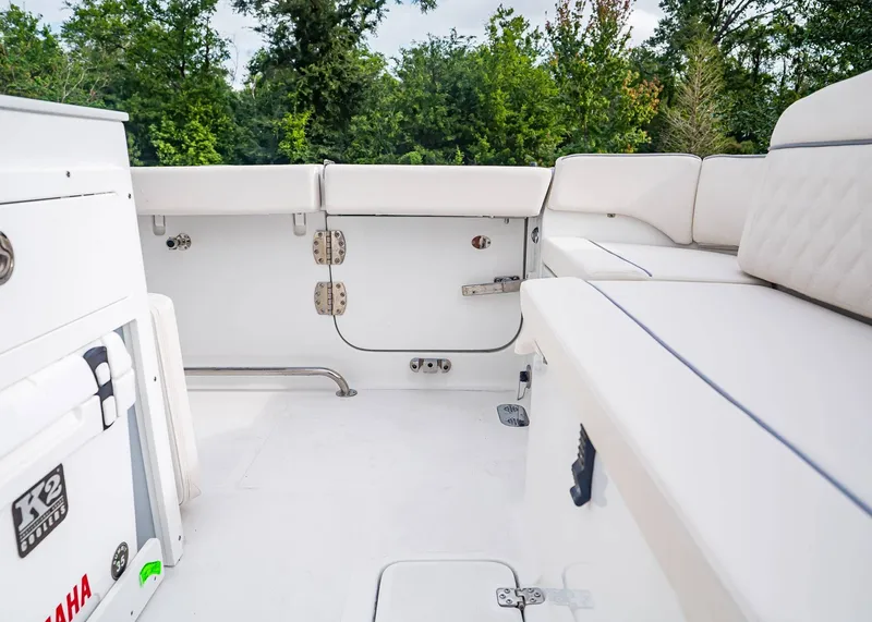 Slide: The Image of Sea Hunt Ultra 275 SE 2026 - 8