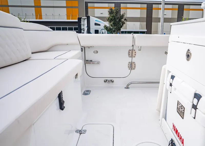 Slide: The Image of Sea Hunt Ultra 275 SE 2026 - 9