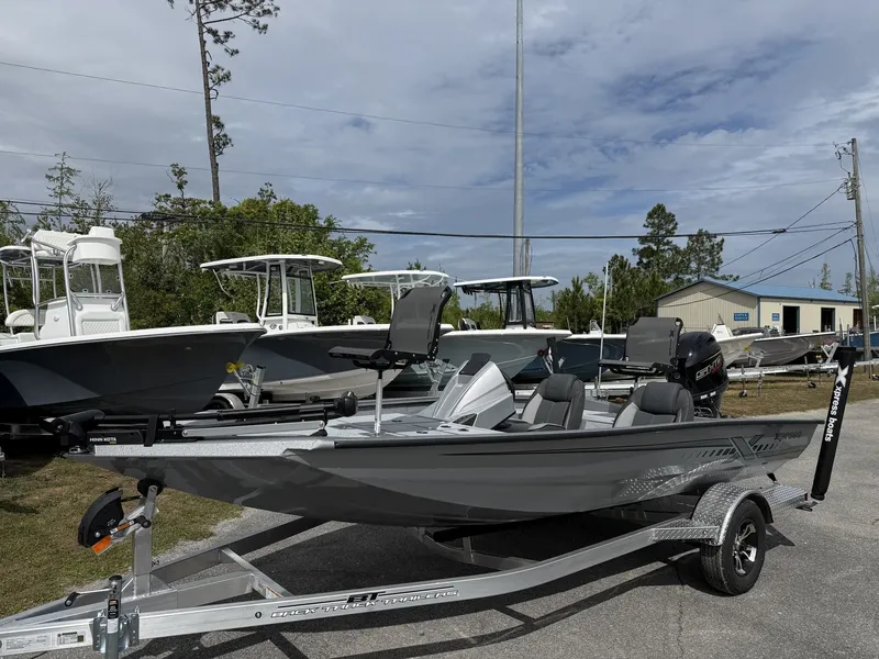 The Image of Xpress Hyper-Lift Crappie Series H17C 2026 - 1