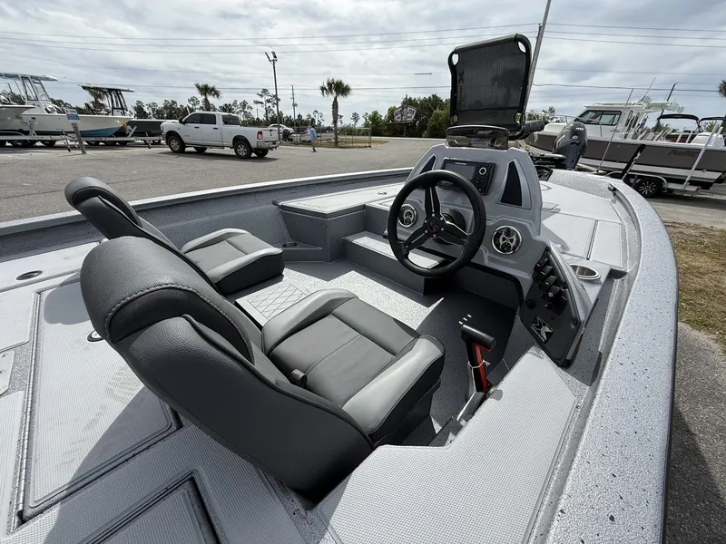 Slide: The Image of Xpress Hyper-Lift Crappie Series H17C 2026 - 5