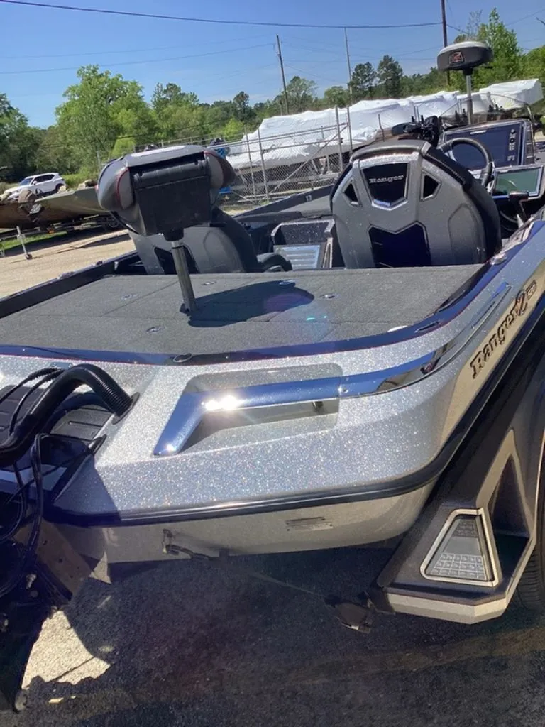 Slide: The Image of Ranger Z520R 2025 - 11