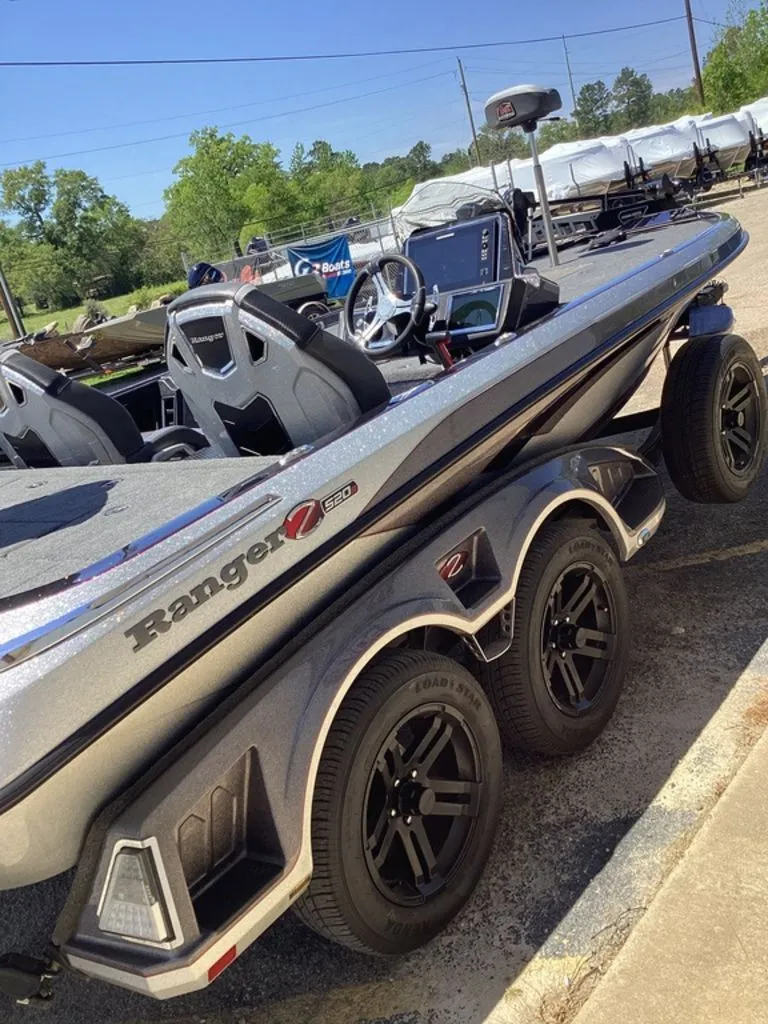 Slide: The Image of Ranger Z520R 2025 - 12