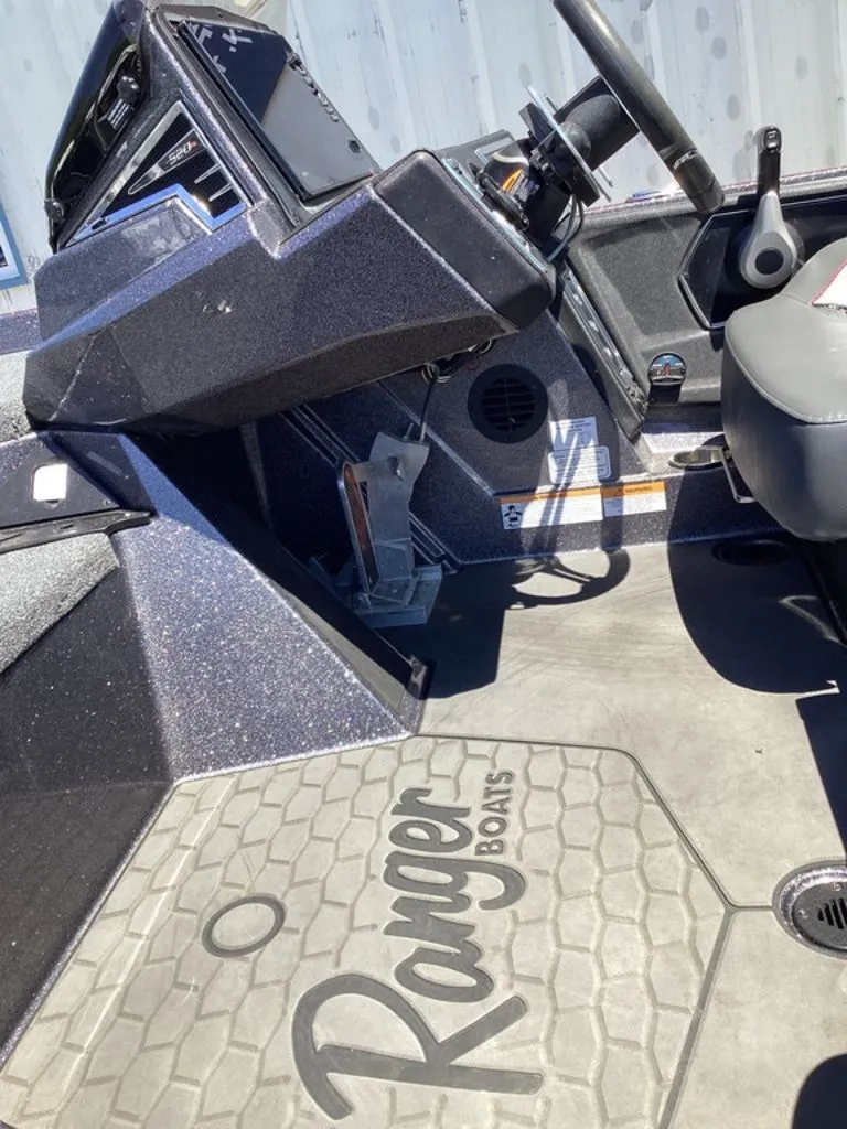 Slide: The Image of Ranger Z520R 2025 - 14