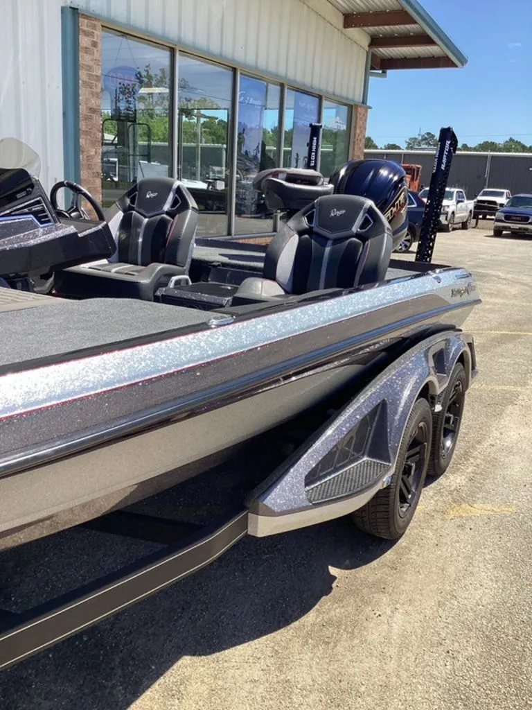 Slide: The Image of Ranger Z520R 2025 - 15