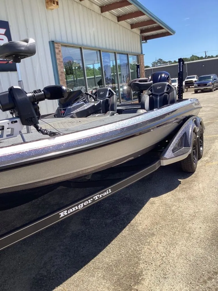 Slide: The Image of Ranger Z520R 2025 - 16