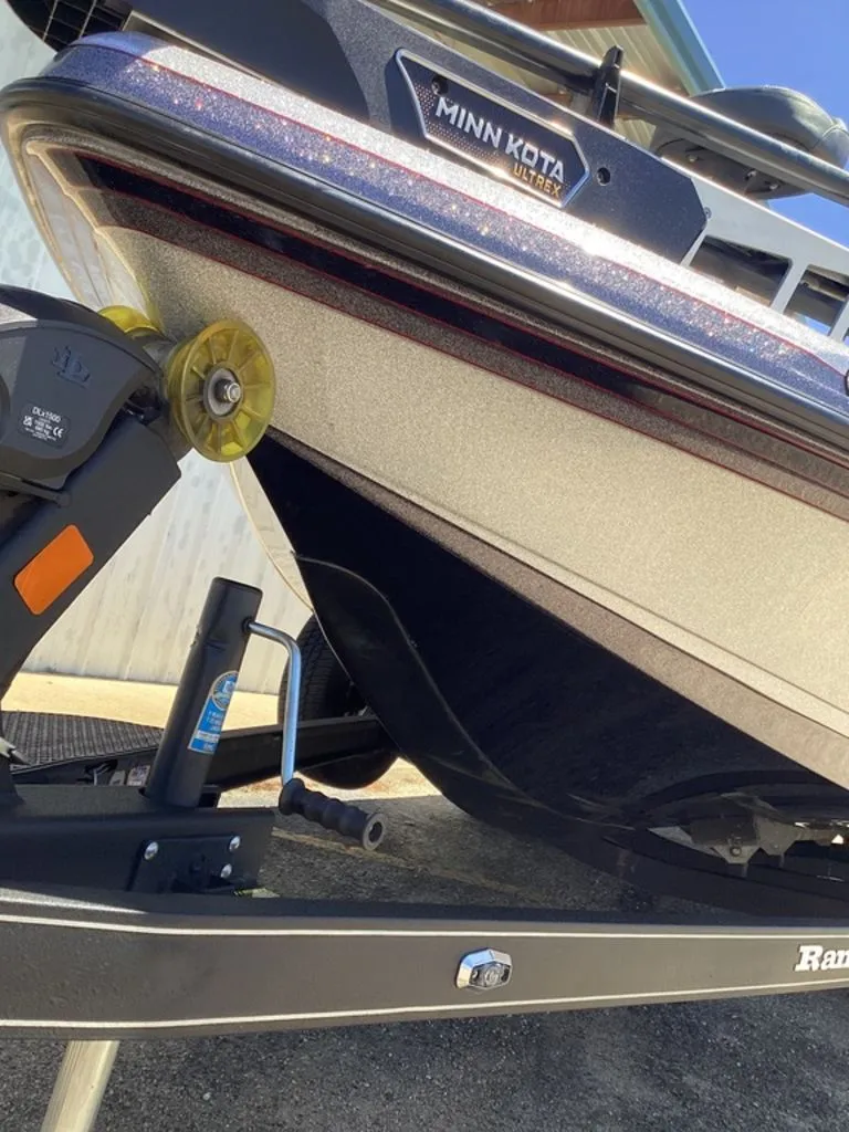 Slide: The Image of Ranger Z520R 2025 - 18