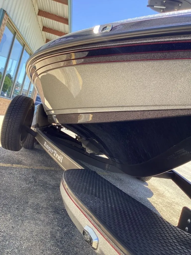 Slide: The Image of Ranger Z520R 2025 - 23