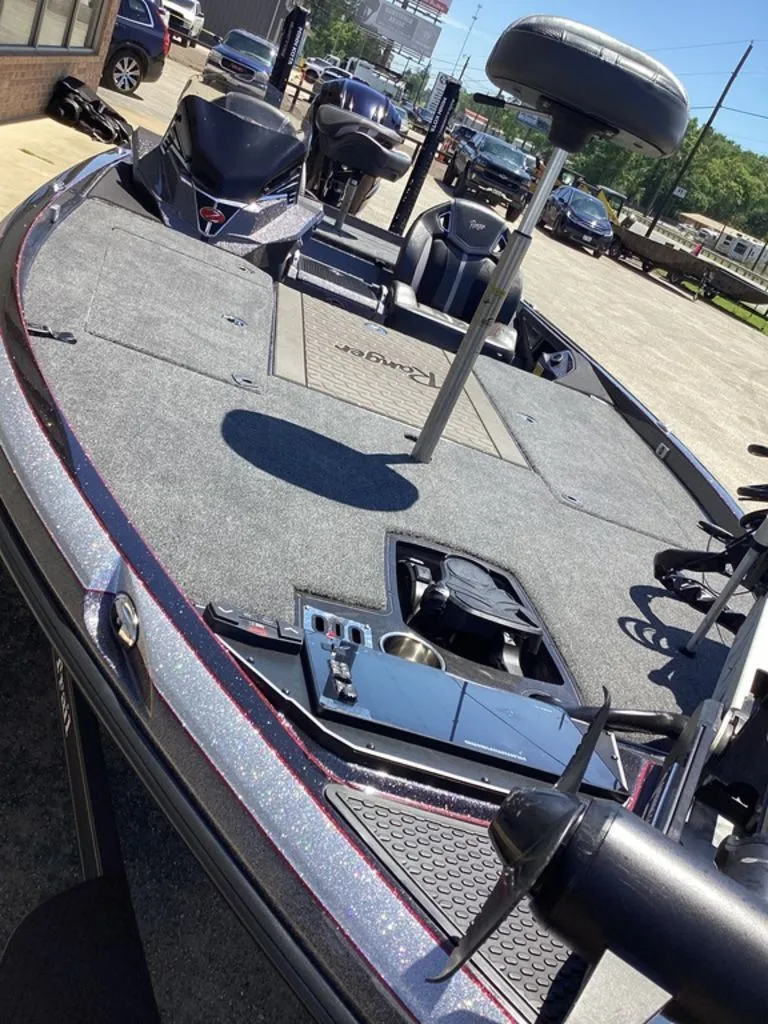 Slide: The Image of Ranger Z520R 2025 - 24